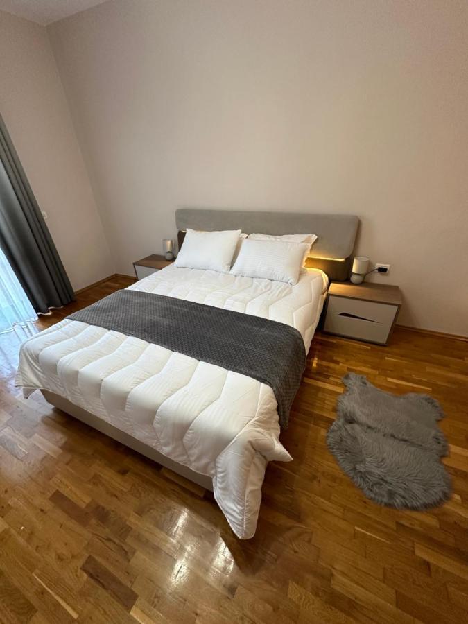 Villa Malo Guesthouse คอร์เชอ ภายนอก รูปภาพ